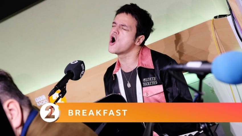 Jamie Cullum - Feel (Robbie Williams cover) Radio 2 Breakfast