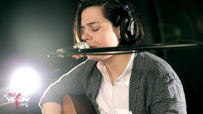 Jennifer O'Connor - "Black Sky Blanket" (Live at WFUV)
