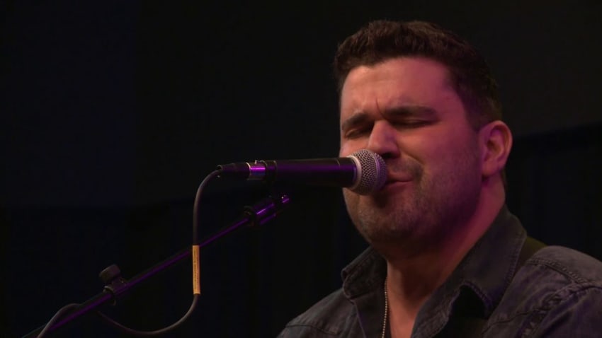 Josh Gracin - I'm Still There (98.7 THE BULL)