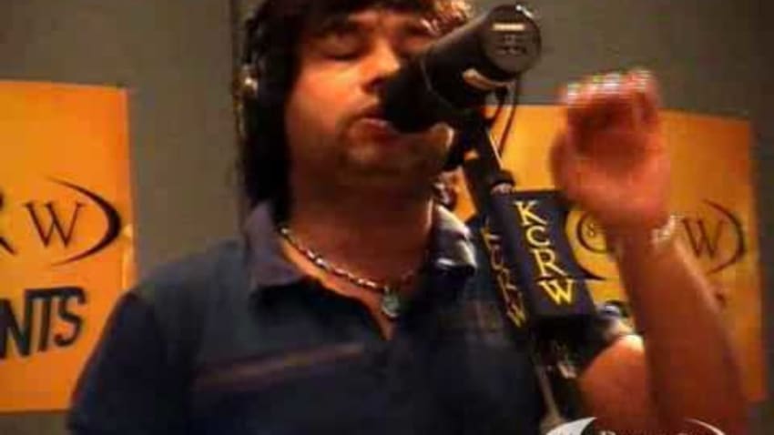 Kailash Kher performing "Dilruba" on KCRW