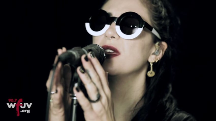 Kristin Kontrol - "Show Me" (Live at WFUV)