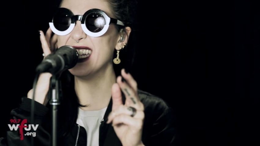 Kristin Kontrol - "Smoke Rings" (Live at WFUV)