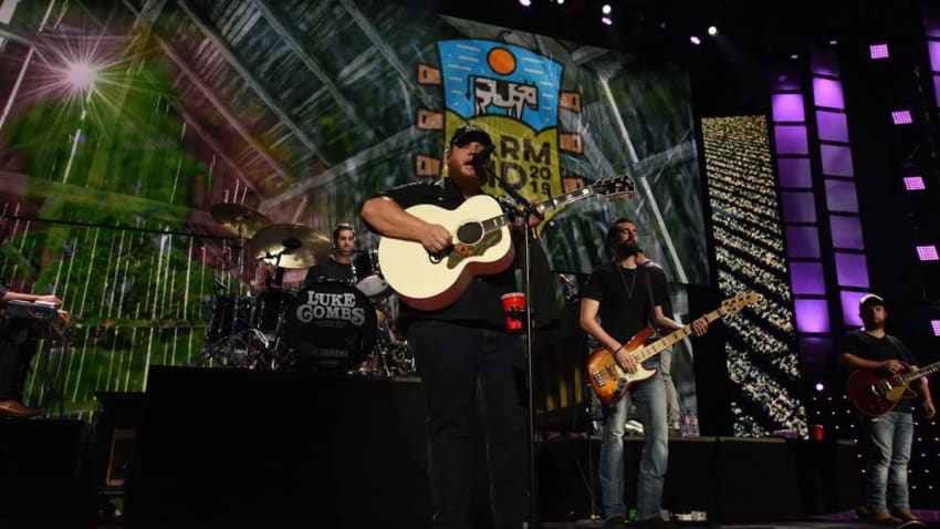 Luke Combs - She Got the Best of Me (Live at Farm Aid 2019)