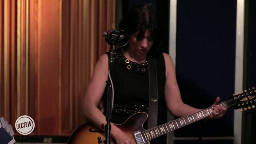 Lush performing "Sweetness And Light" Live on KCRW