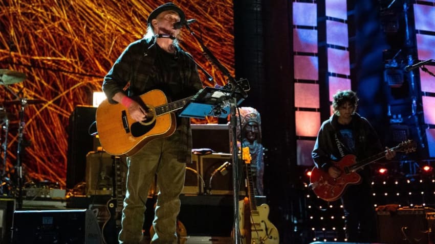 Neil Young & Promise of the Real - Heart of Gold (Live at Farm Aid 2019)