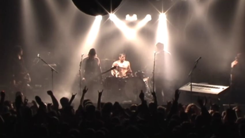 Queens of the Stone Age: "I Lost My Headache"Live 4/3/05 Detroit, MI