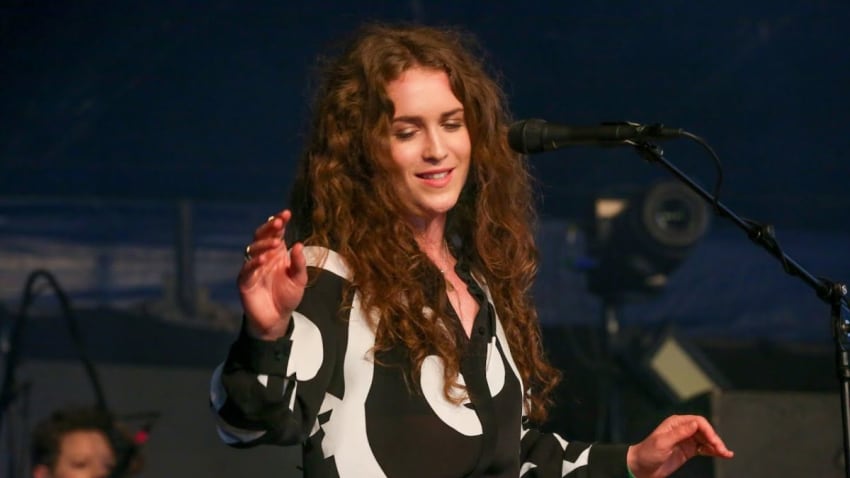 Rae Morris - Surprise Set at Glastonbury 2015