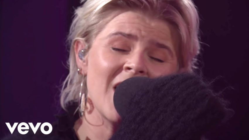 Robyn - Last Christmas (Wham! cover in the Live Lounge)