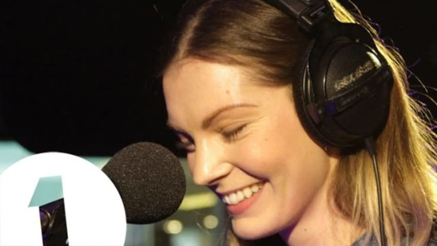 Rosie Lowe - Twice (Little Dragon cover) - Radio 1's Piano Sessions