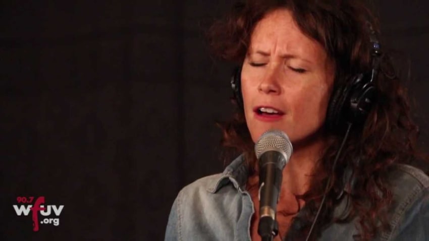 Sarah Lee Guthrie & Johnny Irion - "Circle of Souls" (Live at WFUV)