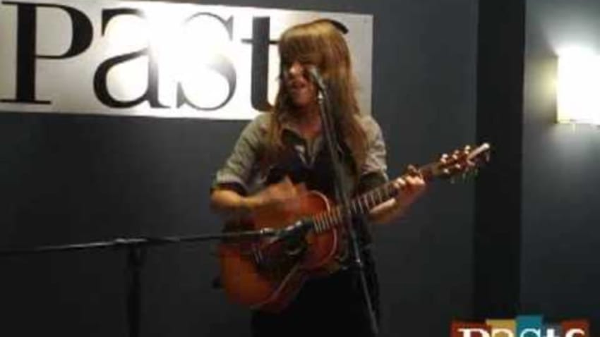 Serena Ryder "Little Bit of Red" live at Paste