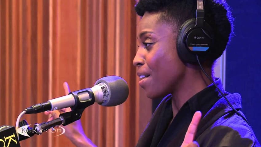 Skye performing "Bright Light" Live on KCRW