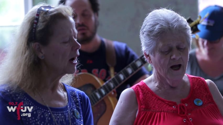 The Shaggs - "My Pal Foot Foot" (Live at Solid Sound)