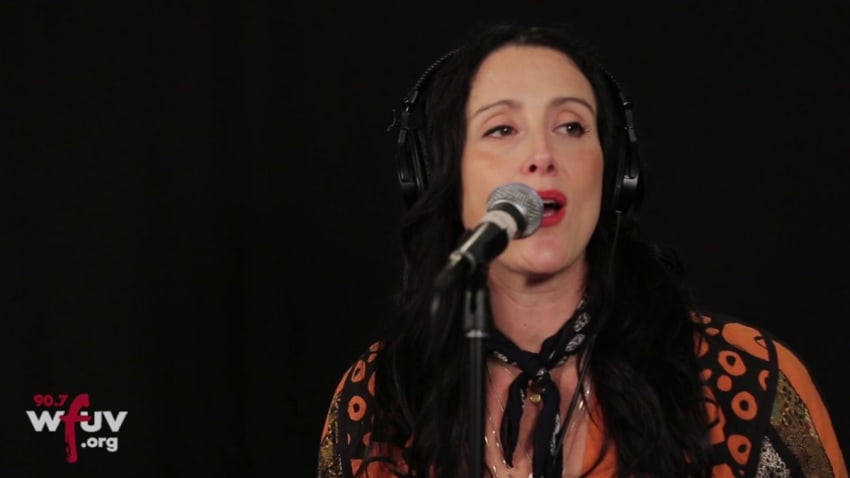 The Watson Twins - "Rolling Thunder" (Live at WFUV)