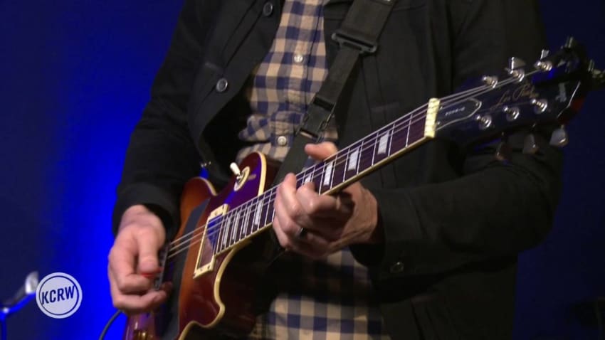 Tycho performing "Receiver" Live on KCRW