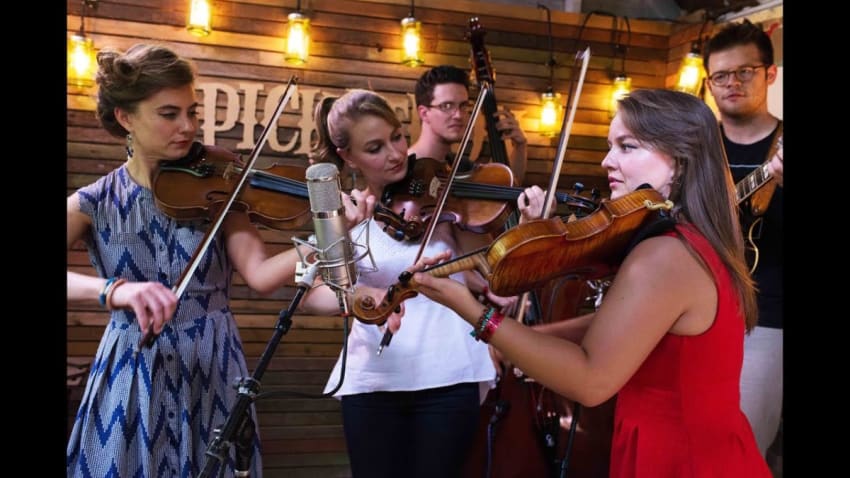 Pumphouse Sessions (S01E04) - The Quebe Sisters - Teardrops From My Eyes @Pickathon