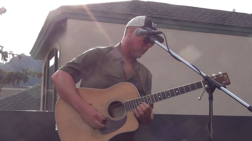 Chris Thompson - solo 8-23-19 10 Mile Music Hall Frisco CO HD tripod