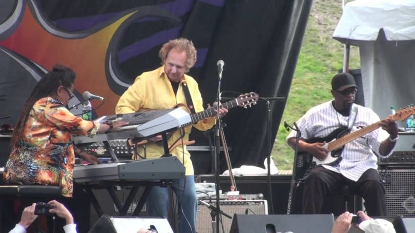 Lee Ritenour - Guitar Town Copper Mtn., CO 8-15-11 HD tripod