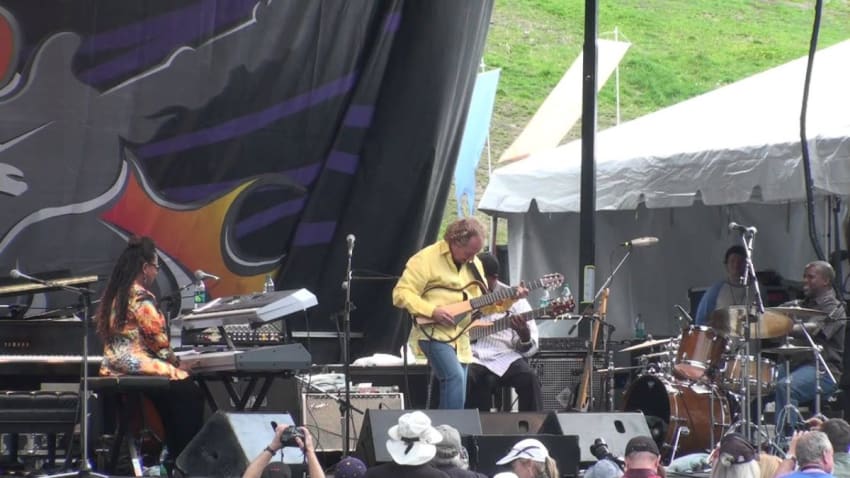 Lee Ritenour - Guitar Town Copper Mtn., CO 8-15-11 HD tripod