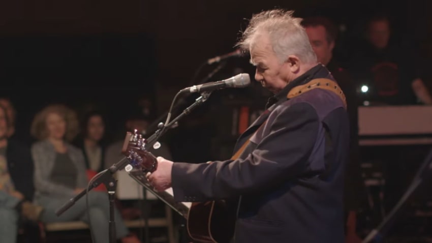 Fiona Prine Discusses John Prine’s Death & Upcoming Tribute On ‘CBS This Morning’