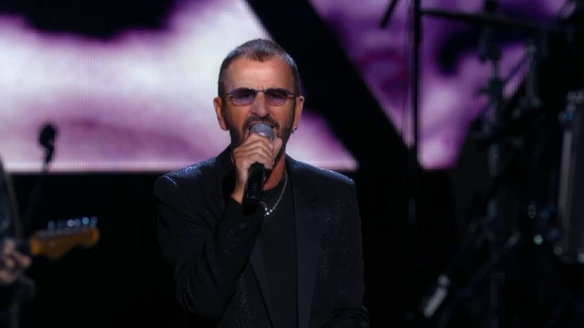 Ringo Starr, Joe Walsh perform "It Don't Come Easy" at the 2015 Hall of Fame Induction Ceremony