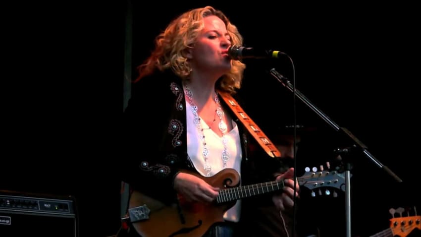Amy Helm Covers Bruce Springsteen’s ‘Atlantic City’ At Freshgrass 2019: Pro-Shot Video