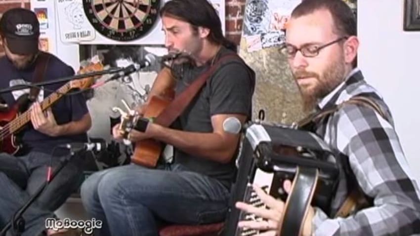 ADAM EZRA "Flyin" - stripped down session @ the MoBoogie Loft