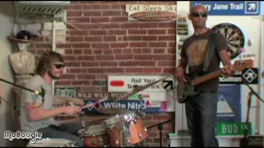 THE NEW MASTERSOUNDS "Make Me Proud!" - stripped down session @ the MoBoogie Loft