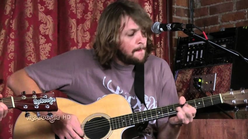 PASSAFIRE - Train Wreck - acoustic MoBoogie Loft Session