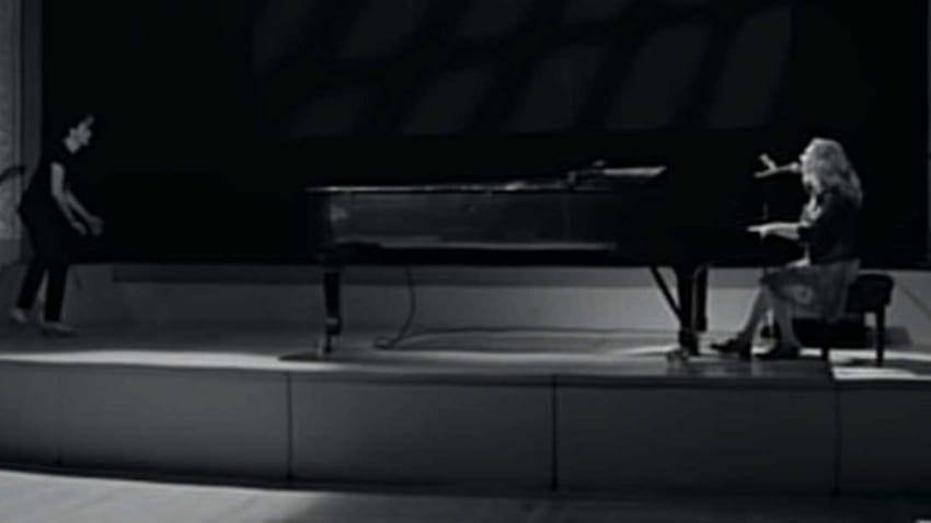 Regina Spektor Performs ‘Prisoners’ For ‘Colbert’