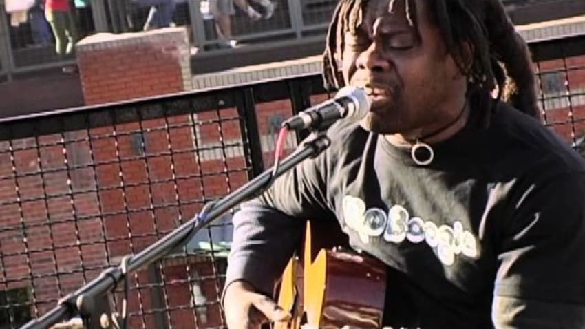 Tracy Chapman "Talkin' Bout A Revolution" by PLAYING FOR CHANGE - acoustic MoBoogie Rooftop Session