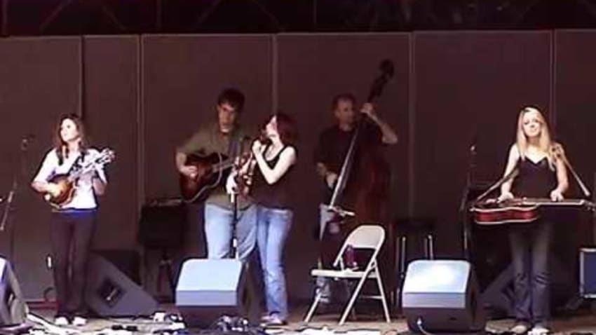 The Lovell Sisters "Angeline" 6/1/07 Strawberry Park Bluegrass Festival Preston, CT