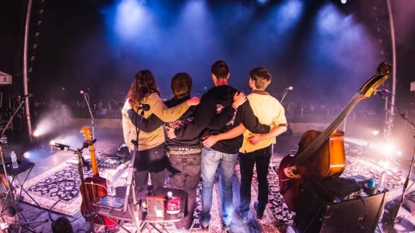 Billy Strings Closes Meet Me At The Drive-In Tour In Illinois & Announces Red Rocks Livestream Concert