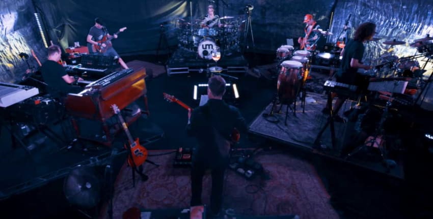 umphreys mcgee wrapped in the round night one