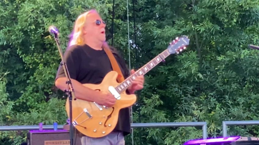 Warren Haynes Covers John Lennon, Tom Petty & More With Danny Louis At South Farms