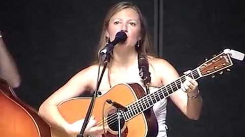 Rebecca Frazier and Hit & Run Bluegrass "Wind Moans Under The Door" 6/1/06 Preston, CT