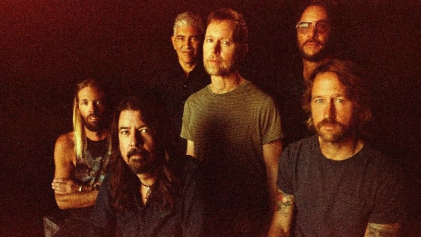 Foo Fighters Perform New Single 'Shame Shame' On 'Saturday Night Live' & Announce New Album