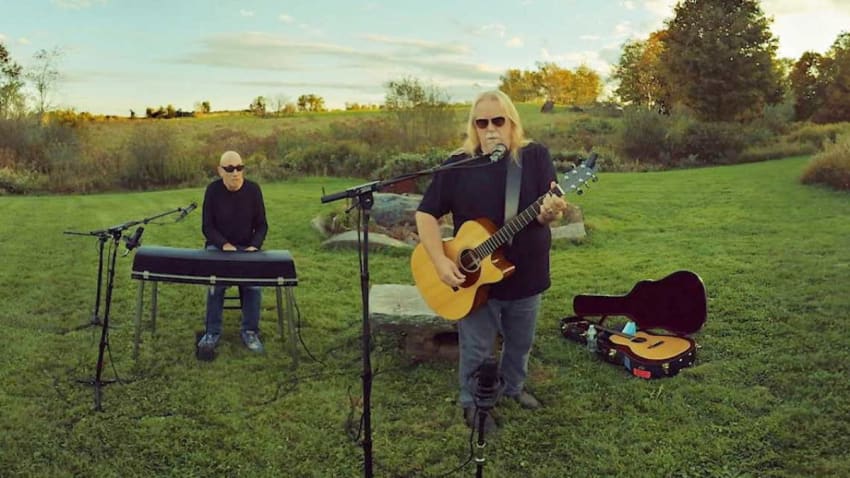 Warren Haynes & Danny Louis Share 360° VR ‘Beautifully Broken’: Exclusive Video Premiere