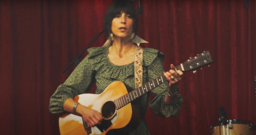Nicki Bluhm Everyone's Getting Love For Christmas