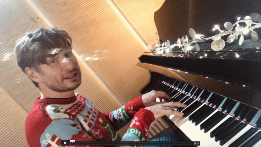 Simon Sings a Christmas Song