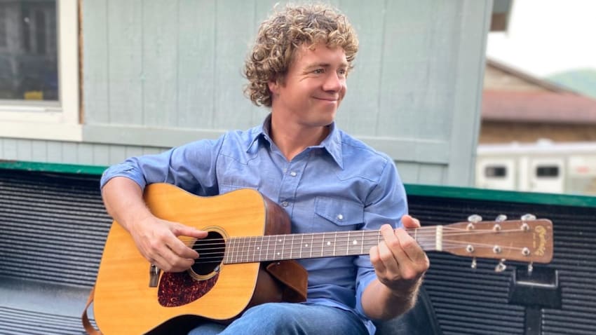 The Infamous Stringdusters’ Travis Book Details 2021 ‘Happy Hour’ Dates & Guests