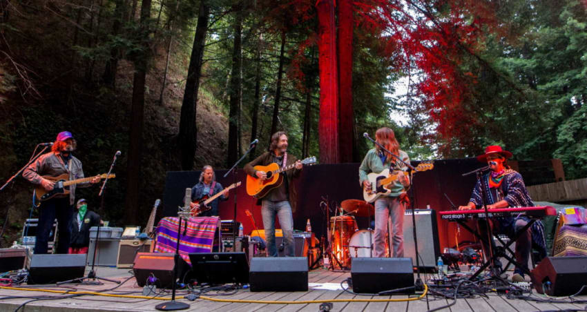 Los Hermanos Cosmico Live 2020 Crop 2