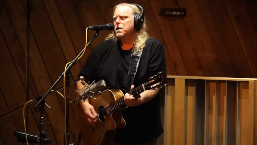Watch Warren Haynes Cover Van Morrison’s ‘Into The Mystic’ For ‘Georgia Comes Alive’