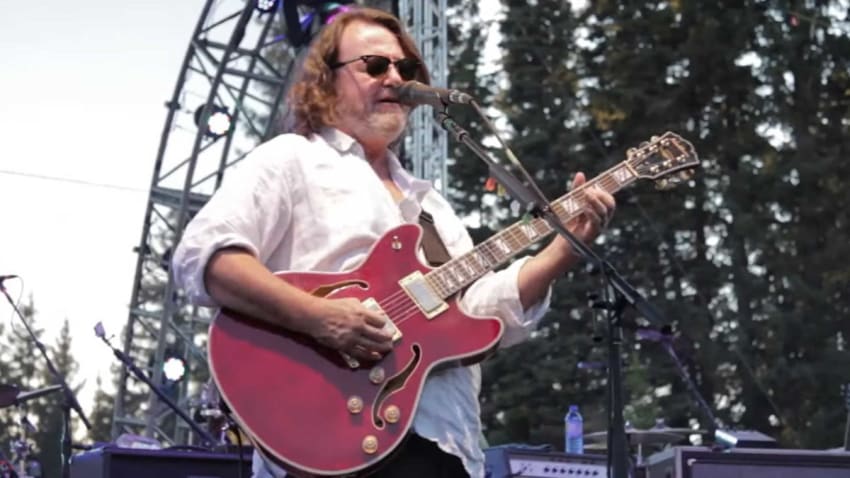 Watch Widespread Panic Perform ‘Heroes,’ ‘Junior’ & ‘Chunk Of Coal’ At Grand Targhee Resort In 2011