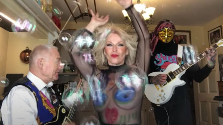 Robert Fripp & Toyah Willcox Cover The Rolling Stones’ ‘(I Can’t Get No) Satisfaction’