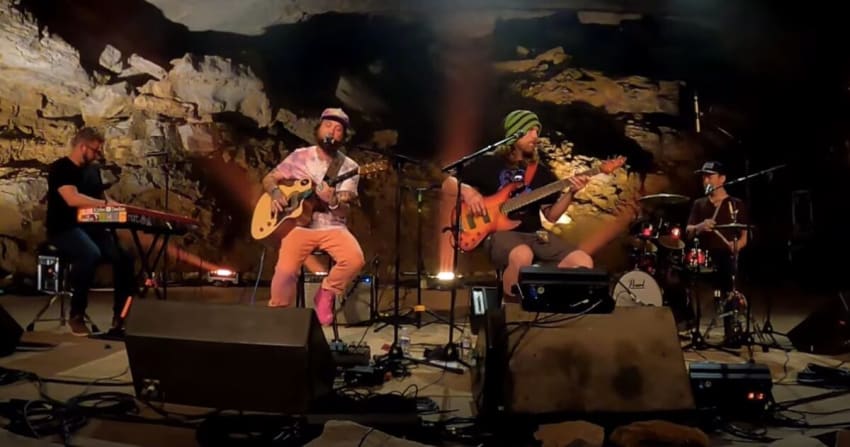 Twiddle The Caverns aocustic