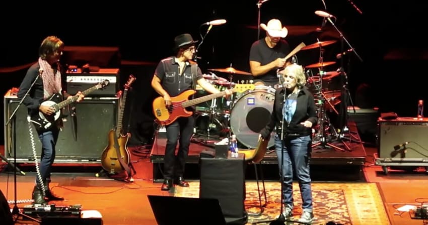 Lucinda Williams Jesus Left Chicago