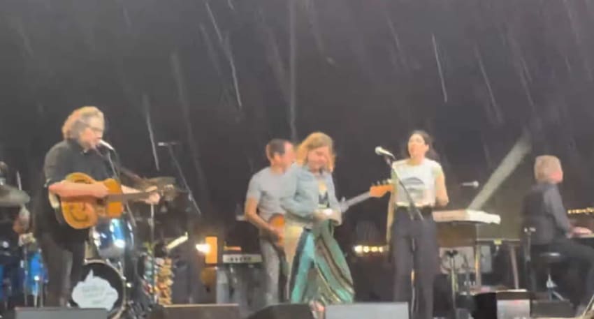 Wilco Sleater Kinney Queens Setlist Video