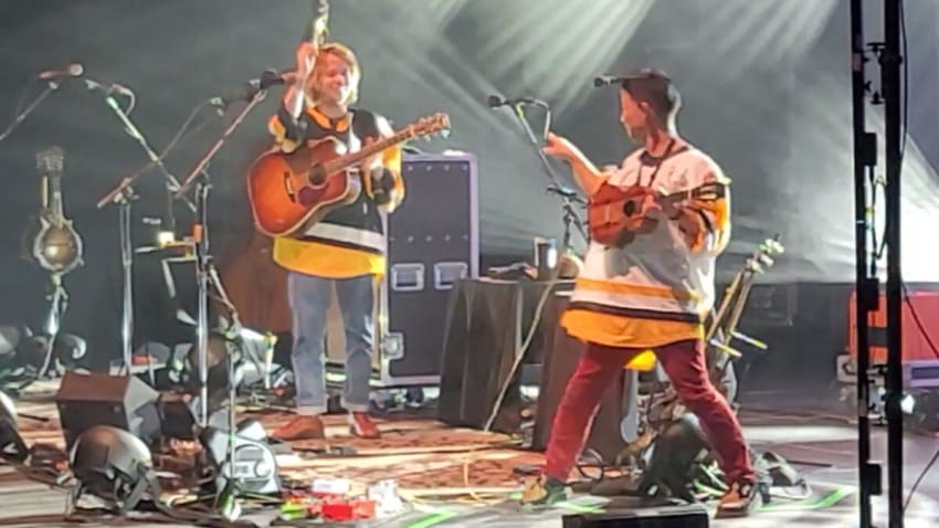 Billy Strings Welcomes Jake Shimabukuro In Pennsylvania