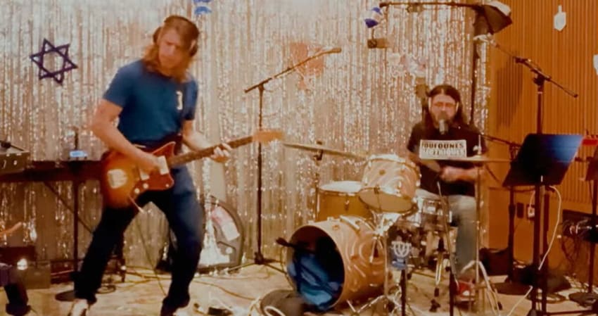 Dave Grohl Greg Kurstin Ramones Cover Blitzkrieg Bop Hanukkah Sessions